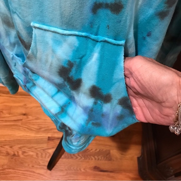 ▪️SILVER CHARM Tie Dye Sweatshirt - Picture 5 of 9